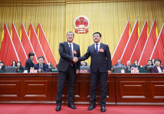 绥芬河市第十一届人民代表大会第四次会议胜利闭幕｜王镭出席会议康昊鹏当选市长并作就职讲话