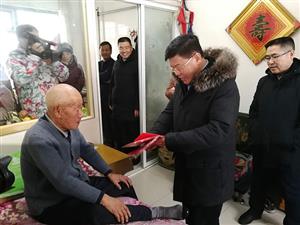 慰问在乡老复员军人1